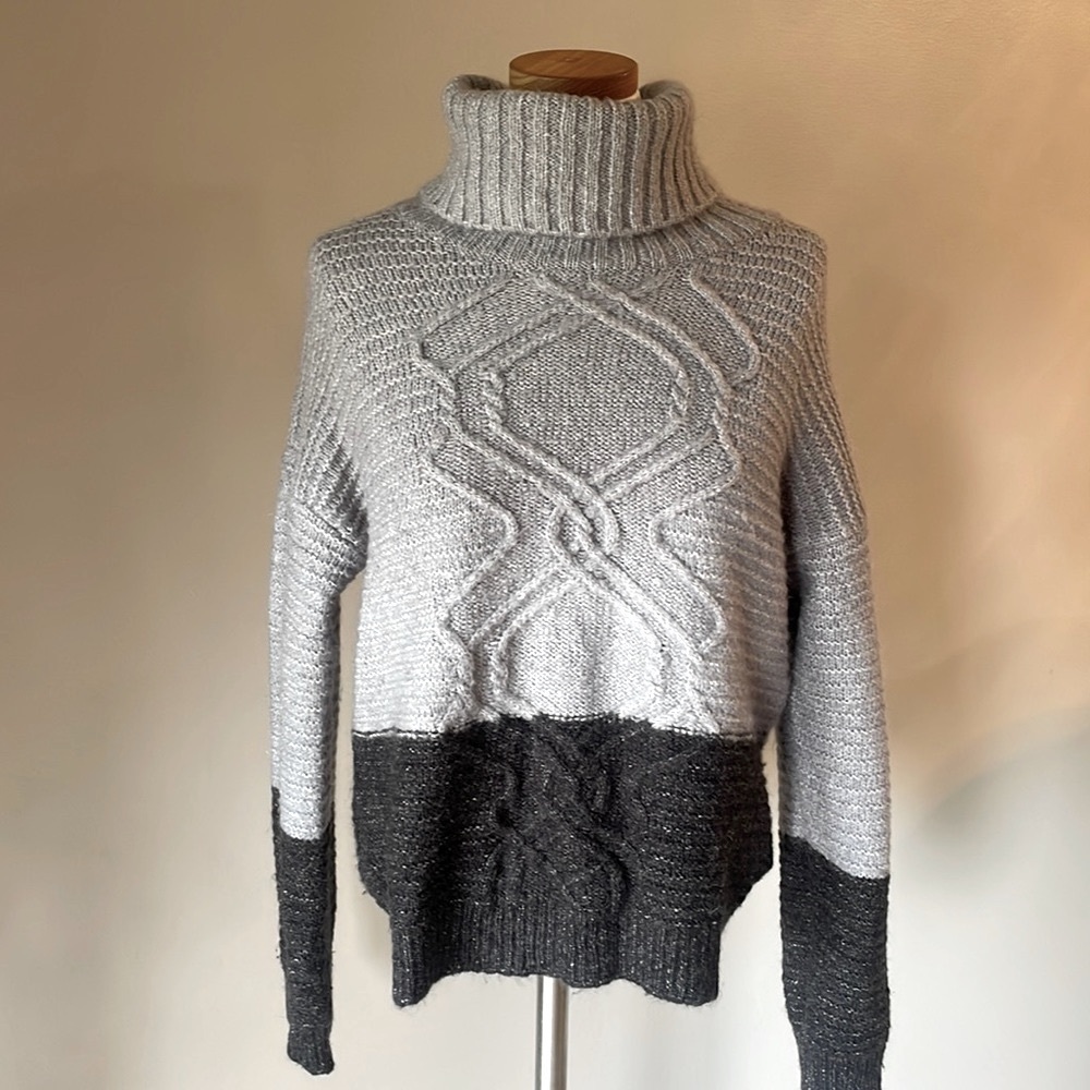 ROMEO & JULIET COUTURE women’s MOHAIR wool blend turtleneck sweater color M